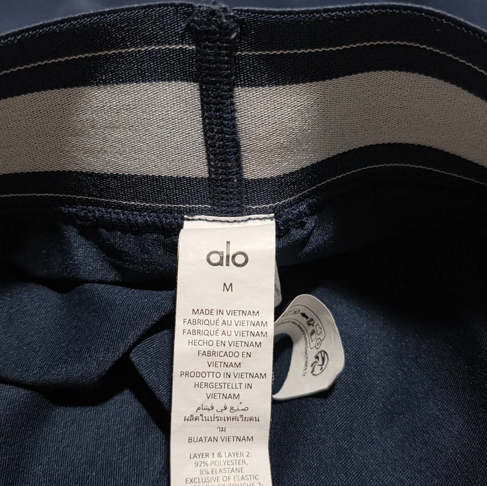 Alo Match Point Short in Navy Size Medium - Picture 5 of 5